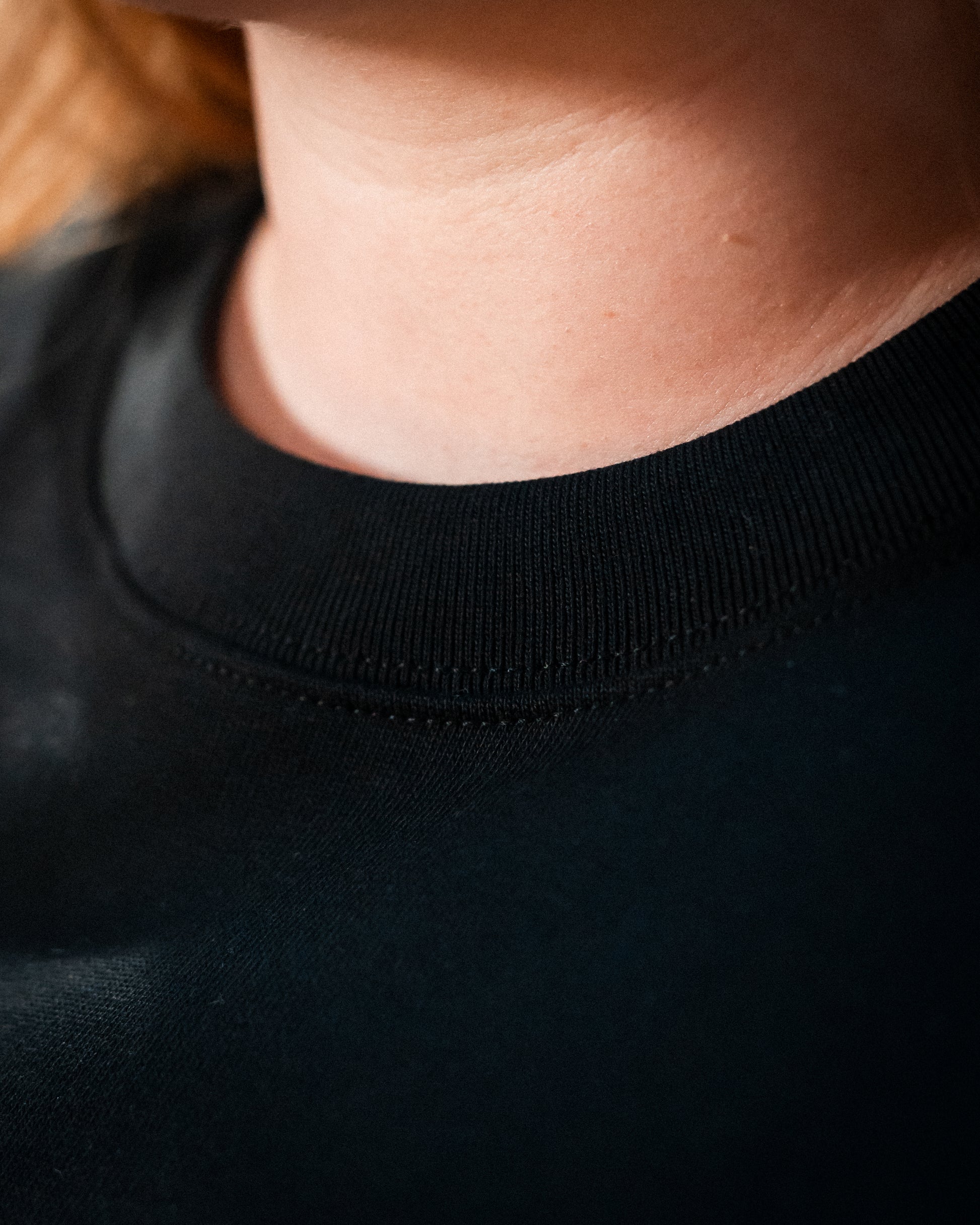 WAFFEL SKETCH SWEATER SCHWARZ