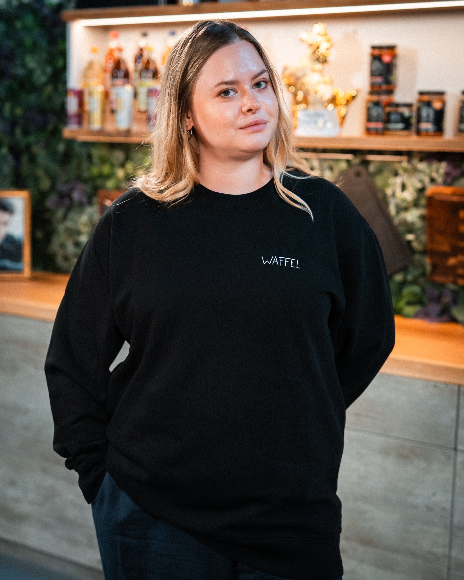 WAFFEL SKETCH SWEATER SCHWARZ