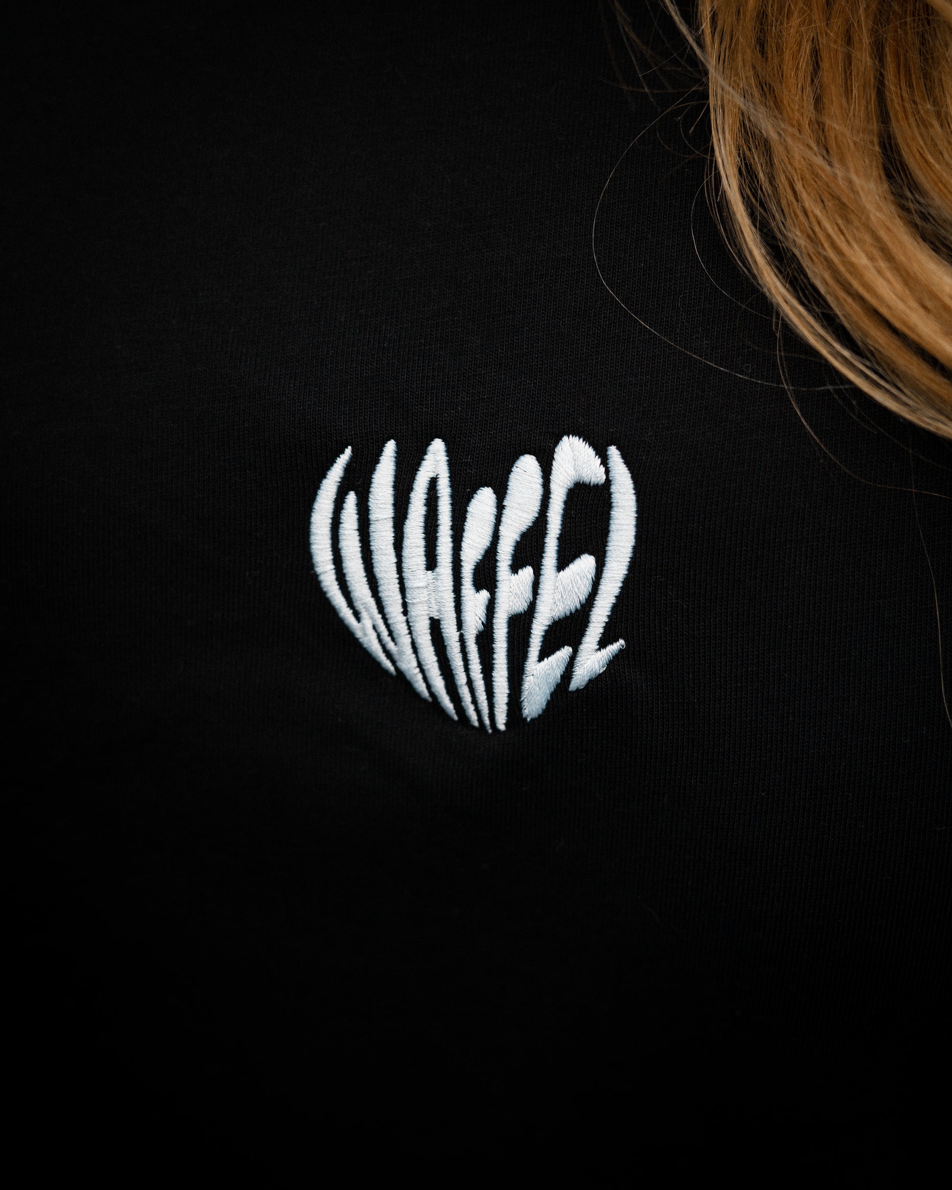 WAFFEL HERZ STICK T-SHIRT SCHWARZ
